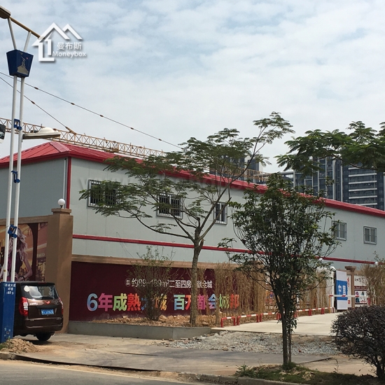 Китайский завод по производству сборных домов на строительной площадке